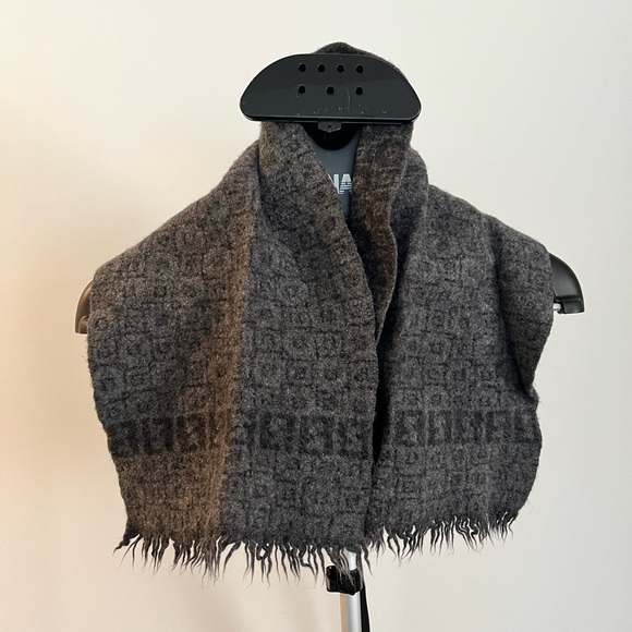 FENDI Genuine Wool Scarf - Picture 2 of 3